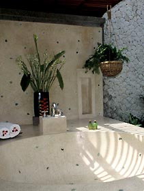 suites alamanda bath