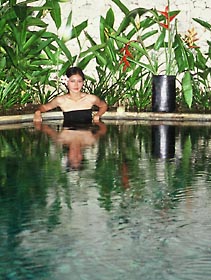 suites alamanda pool
