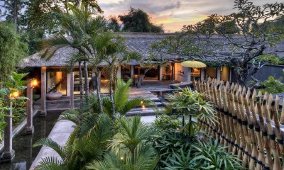 7. lux III spa pool villa_0